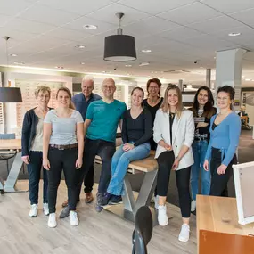 Bij Van Essen Optiek in Venray bent u verzekerd van vakkundige oogzorg. U kunt bij ons terecht voor een deskundig en eerlijk advies over brillen, glazen, contactlenzen, zonnebrillen en uitgebreide oogzorg. Onze oogspecialisten adviseren u graag.