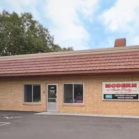 Your trusted auto body shop in Brooklyn Park. Stop by Modern Auto Body today for high-quality repairs!