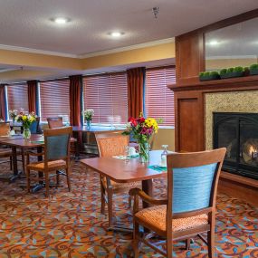 Meadow Ridge residents enjoy delicious lunches and dinners prepared fresh every day, and a continental breakfast is available each morning.