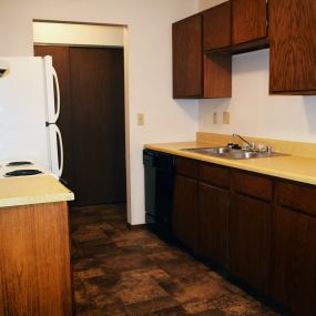 Kitchen in 2Bed Walk-in apartment in Gillette, WY.