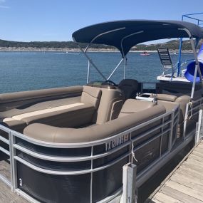 Pontoon boat rentals on Lake Travis