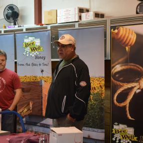 Bild von Bee Well Honey Bee Supply