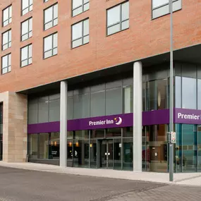 Premier Inn Birmingham South (Longbridge Station) hotel exterior