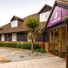 Premier Inn Woking West (A324) hotel exterior