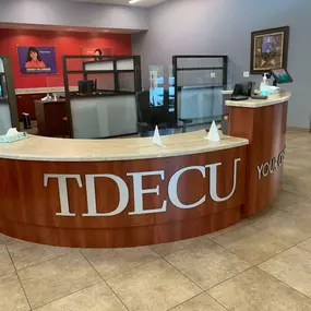 TDECU Missouri City Interior Front Desk