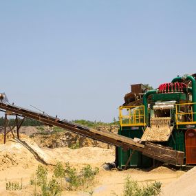 Our famous Red Ball Diamond aggregate not only has a beautiful red color, but it is also produced to withstand the rain and provide years of service with little maintenance required.