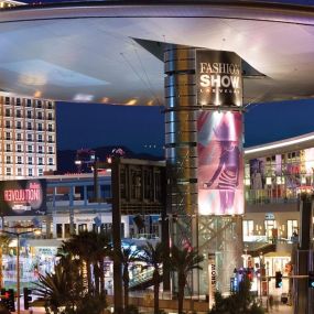 Fashion Show Las Vegas Plaza 3