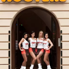 Bild von Restaurace HOOTERS Havelská