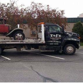 Experience the best in towing services.