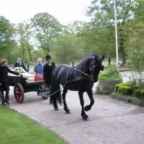 uitvaart met boerenwagen