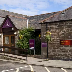 Premier Inn Dundee West hotel exterior