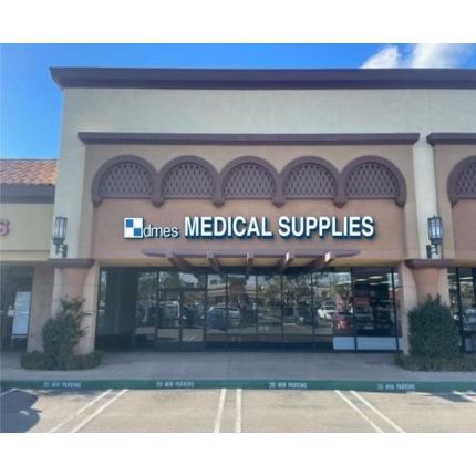 Logótipo de DMES Medical Supply Store Mission Viejo