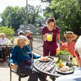 The Willows of Ramsey Hill Outdoor Dining Area.