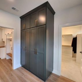 custom closet cabinets