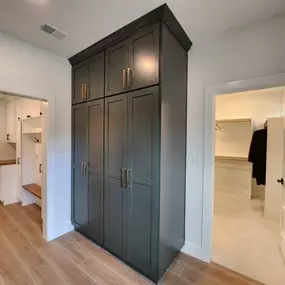 custom closet cabinets