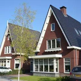 Unieke vrijstaande woningen in een rij in de jaren '30 wijk van de Zuidoostbeemster.
Een nieuw plan sluit aan op bestaand in een kenmerkende jaren '30 wijk.