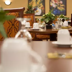 Maple Hill Senior Living, Maplewood, MN Dining with friends is the best way to spend meal time