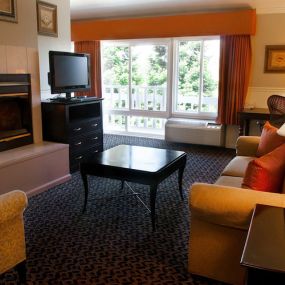 Lake Natoma Inn Suite