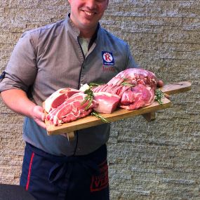 Jacobs Keurslager, de lamsvlees specialist. Wij werken met vers Hollands lamsvlees, heerlijk zacht van smaak!