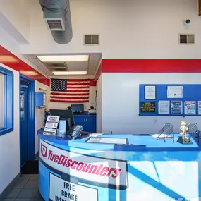 Tire Discounters Galbraith | Tires, Wheels, Services, Fluids, & more