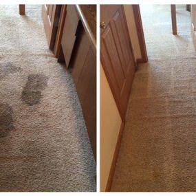 Before and After hallway carpet clean