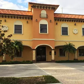 Tampa Hair Restoration Center provides a comfortable & accessible location for patients undergoing hair transplantation in Florida. Our hair surgeons will make you feel at-home in preparation for your hair restoration procedure & can answer any questions you may have regarding your consultation.