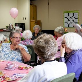 Our staff at Fellowship Square Phoenix provide our senior residents with different kinds of activities.