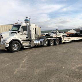 Did your 18-wheeler breakdown? Call us for towing!