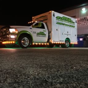 Did your 18-wheeler breakdown? Call us for towing!