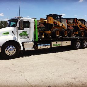 Did your 18-wheeler breakdown? Call us for towing!