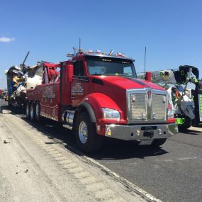 Did your 18-wheeler breakdown? Call us for towing!