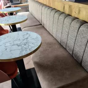 bekleden van meubels - herstofferen van stoelen stoffeerder mat klassiek en modern