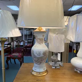 Bild von B & B Lamps and Shades