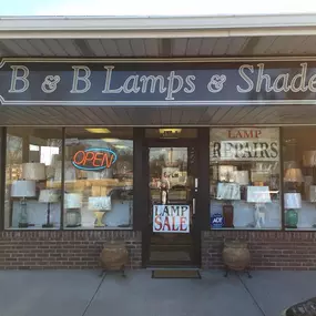 Bild von B & B Lamps and Shades