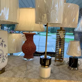 Bild von B & B Lamps and Shades