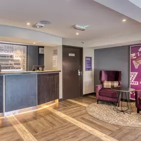 Premier Inn Basingstoke West (Churchill Way) reception