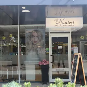 Kniest Hair en Beautysalon