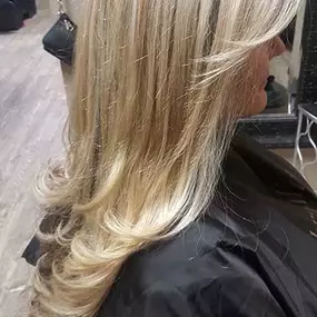 partial-heavy-blonde-highlights-long-layer-women's-haircut-albuquerque-abq