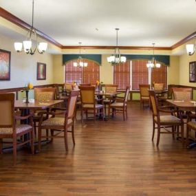 At The Willows Of Arbor Lakes, our residents enjoy home cooked, restaurant style meals served in beautiful dining areas. Our kitchen offers extensive hours and our professionally trained chefs create 3 delicious meals everyday, for breakfast, lunch, and dinner.