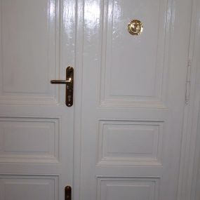 zabezpečení dvoukřídlých dřevěných dveří (2)