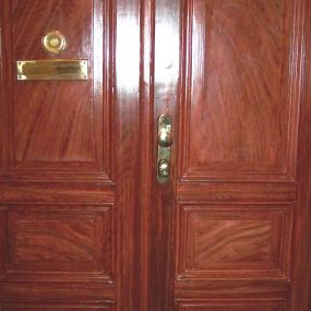 Zabezpečení dvoukřídlých dřevěných dveří (1)