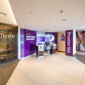 Premier Inn Basingstoke Town Centre hotel reception