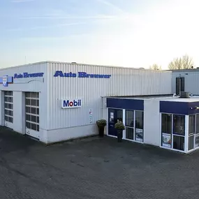 Al lange tijd is Garage Brouwer gevestigd in Zeewolde op Gaffel 10. Vandaag de dag zijn we daar nog steeds gevestigd met de missie om u een full-service ervaring te bieden op het gebied van mobiliteit.

Doordat wij aangesloten zijn bij de grootste merkonafhankelijke garageformule: Bosch Car Service, kunnen wij altijd de nieuwste technieken, de meest geavanceerde apparatuur, kennis en kunde in werkzaamheden door ervaren monteurs garanderen. Tevens maken we gebruik van originele kwaliteitsonderdel