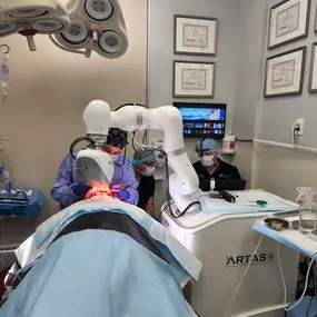 It was great having Dr. James Ross @ross_aesthetics visit us last week for a case observation. The procedure went perfectly according to plan! We’re very eager to see the results soon! Dr. Ross will be incorporating ARTAS Hair Transplant technology very soon in his West Virginia office @willow_medspaandsalon