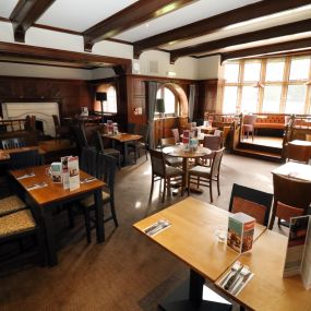 Coombe Lodge Beefeater restaurant