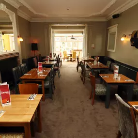 Coombe Lodge Beefeater restaurant