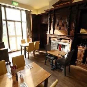 Coombe Lodge Beefeater restaurant