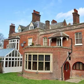 Coombe Lodge Beefeater restaurant