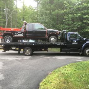 EDDIE B TOWING & RECOVERY
This 24-hour facility provides towing, recovery and roadside assistance. Serving Lebanon, Maine, and the surrounding areas, rely on us for all your transports. We tow vehicles, trailers, sheds, machinery, and equipment. This team of exceptional towers take on every tow with care, and transporting show cars is our specialty. At the ready day or night, rely on us whenever your vehicle is in trouble. From passenger cars and trucks to travel trailers, we have solutions for 