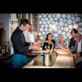 Drink een drankje in onze gezellige hotelbar.